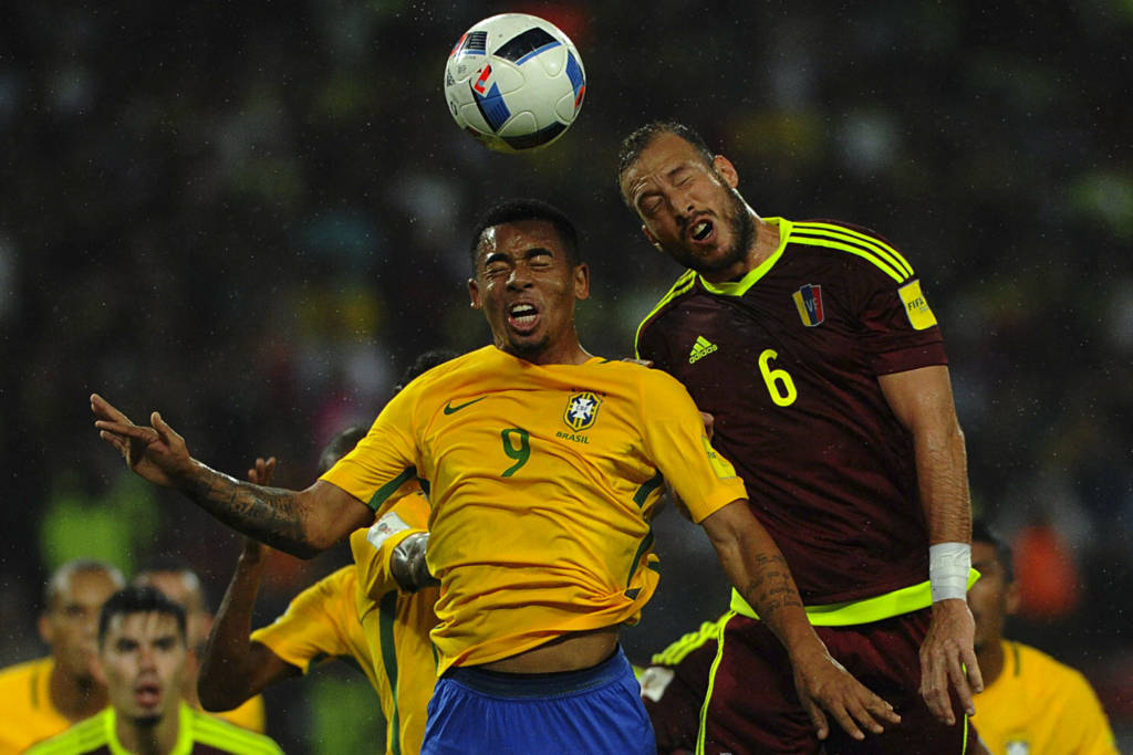 Atacante se esforçou e foi recompensado com mais um gol, diante da Venezuela (foto: George Castellanos/AFP)