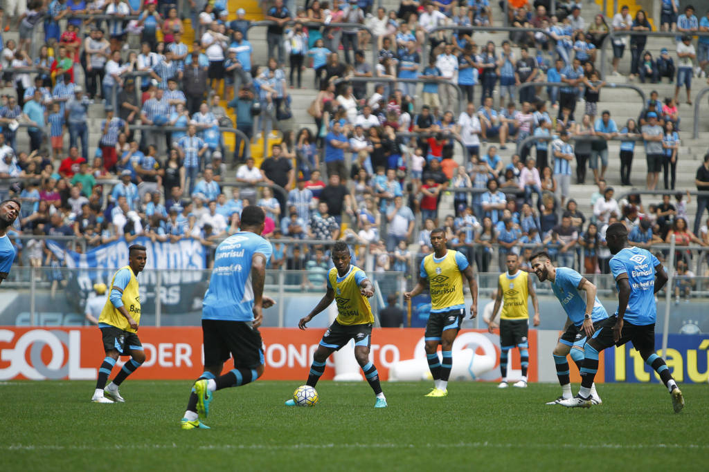 Treino desta quarta-feira na Arena do Grêmio teve grande presença da torcida (Foto: Lucas Uebel/Grêmio FBPA)