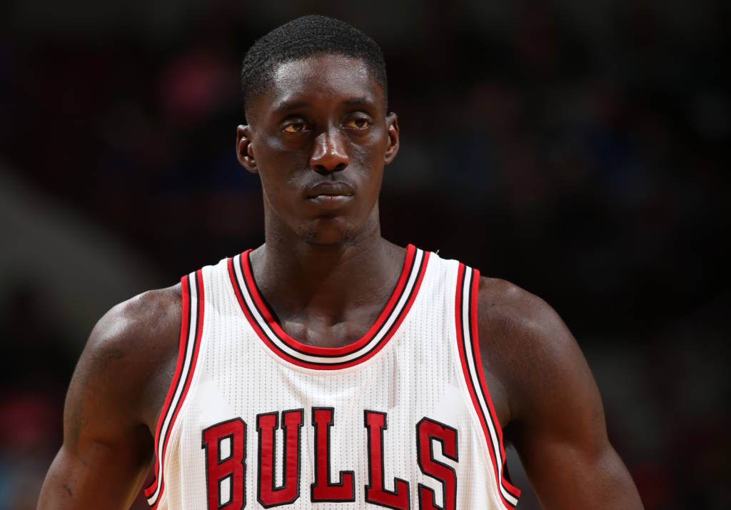 Sem sucesso em Chicago, Tony Snell tentará a sorte no Milwaukee Bucks (Foto: David Sherman/NBAE via Getty Images/AFP)
