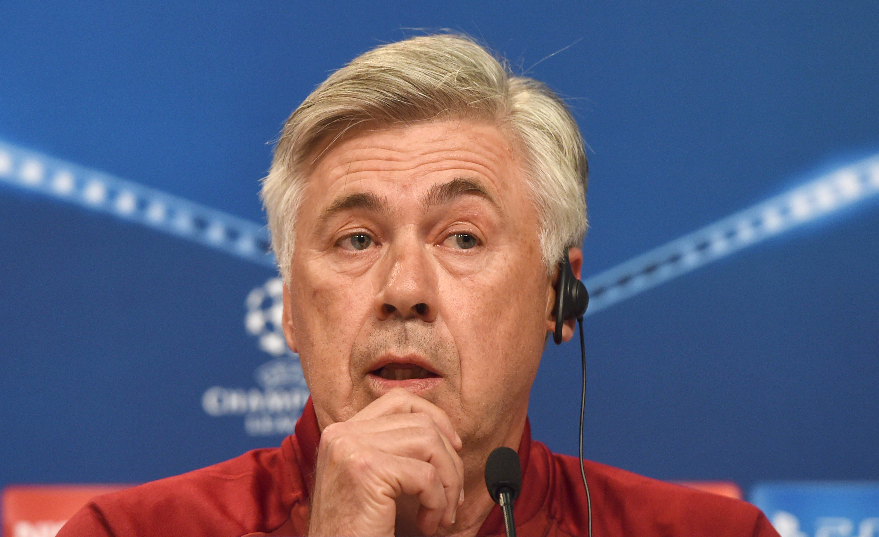 Diferente da Champions, o Bayern lidera isoladamente o Campeonato Alemão com dois pontos de folga (Foto: Christof Stache/AFP)
