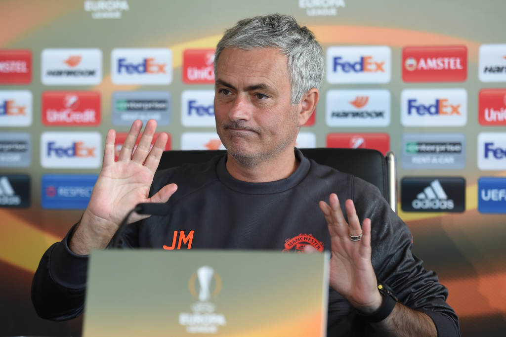 Mourinho elogiou o Fenerbahce (Foto: Paul Ellis/AFP) 