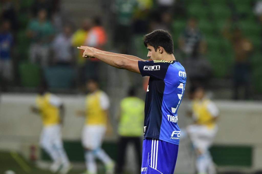 Thiago Martins abriu o placar para o Palmeiras, que cedeu empate para o Grêmio e se despediu da Copa do Brasil (Foto: Fernando Dantas/Gazeta Press)