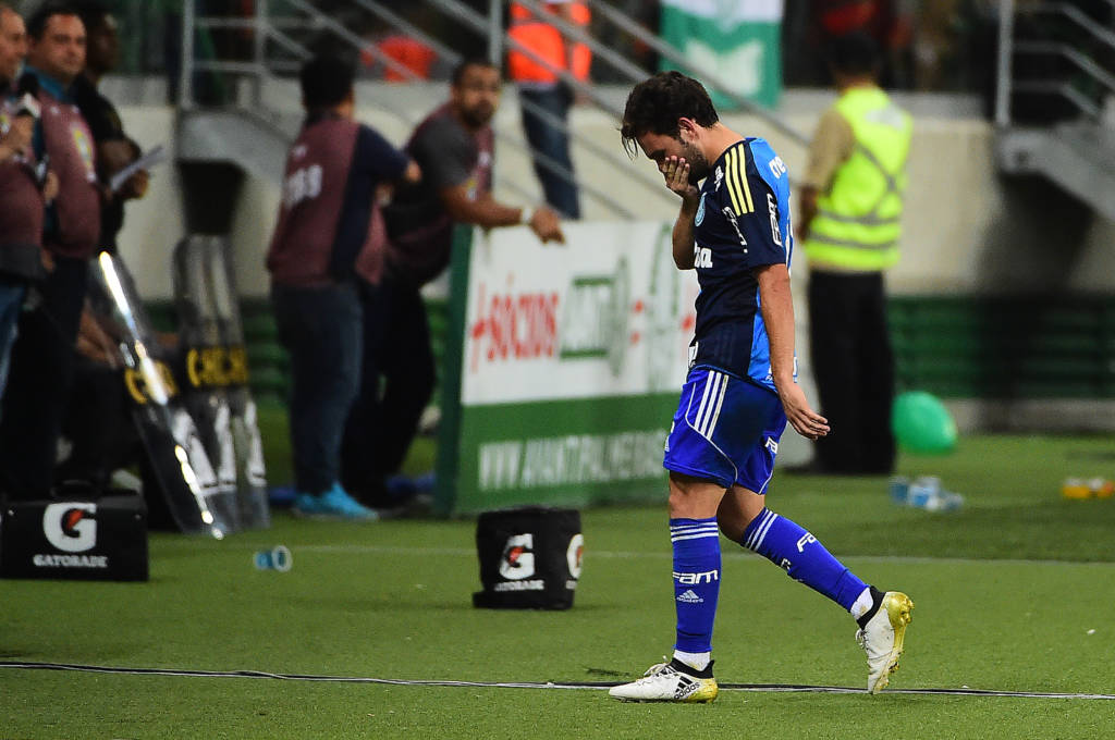 Allione se desculpou com os companheiros no vestiário após eliminação (Foto:Sergio Barzaghi/Gazeta Press)