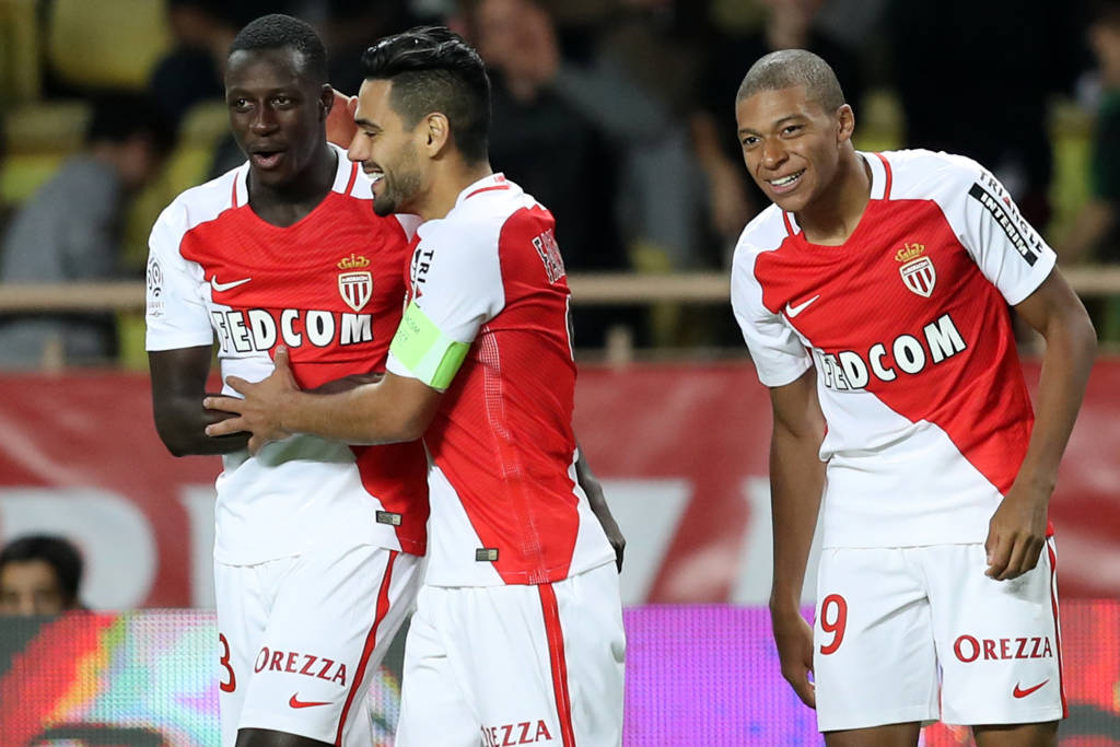 Monaco segue perseguindo o líder Nice (Foto: Valery Hache/AFP) 