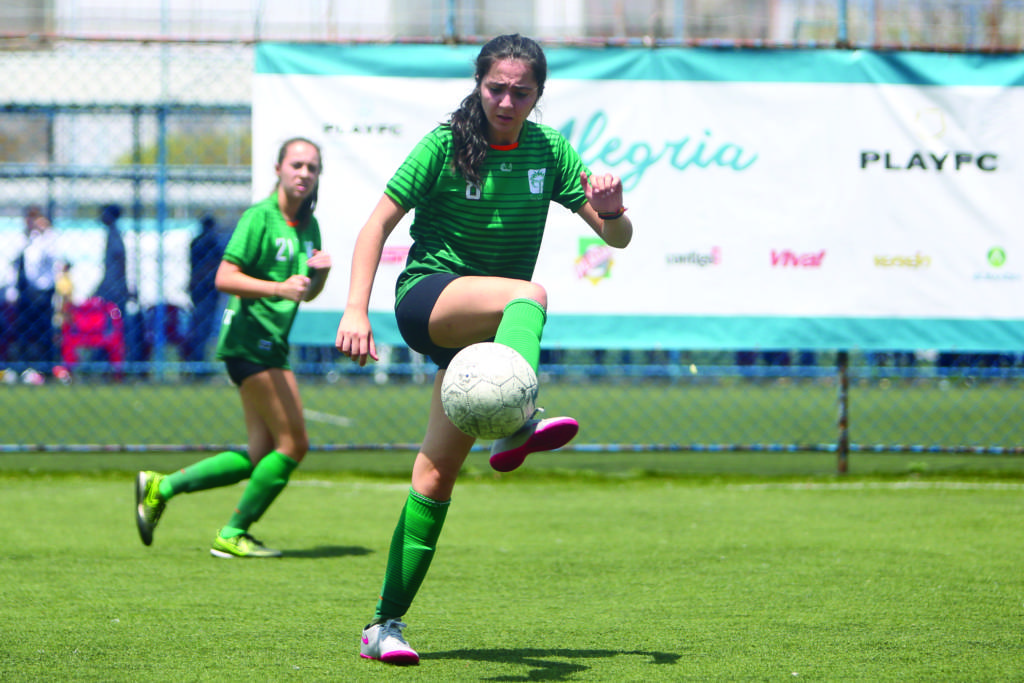 A rodada deste domingo também contou com o torneio feminino do Play FC Paz nas Escolas (Foto: Divulgação)