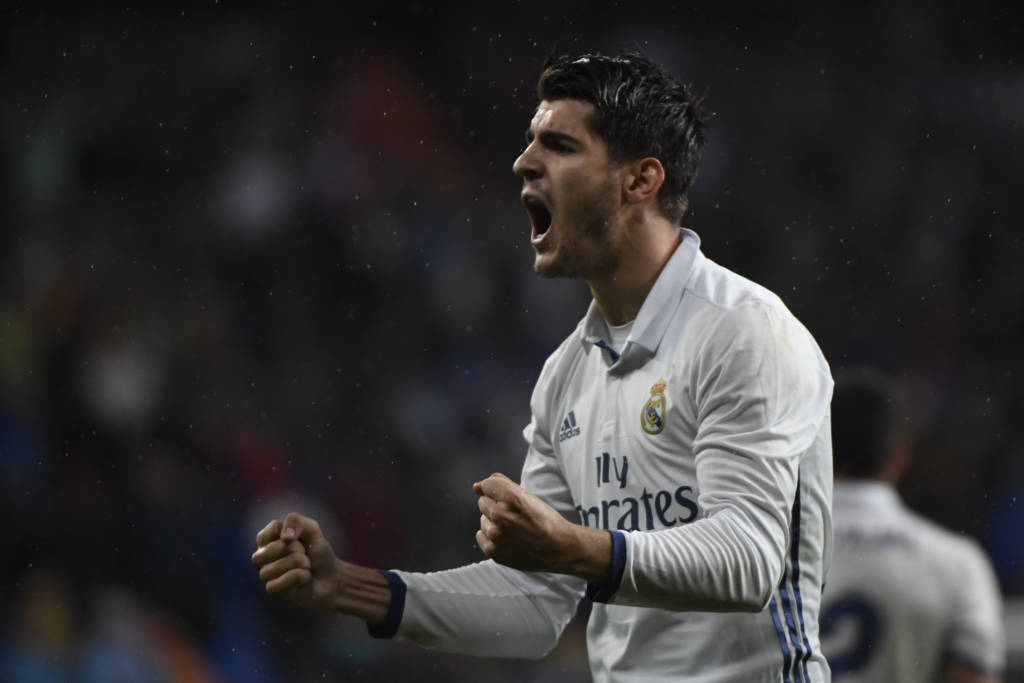 Alvaro Morata foi o grande herói da vitória do Real Madrid neste domingo (Foto: CURTO DE LA TORRE/AFP PHOTO)