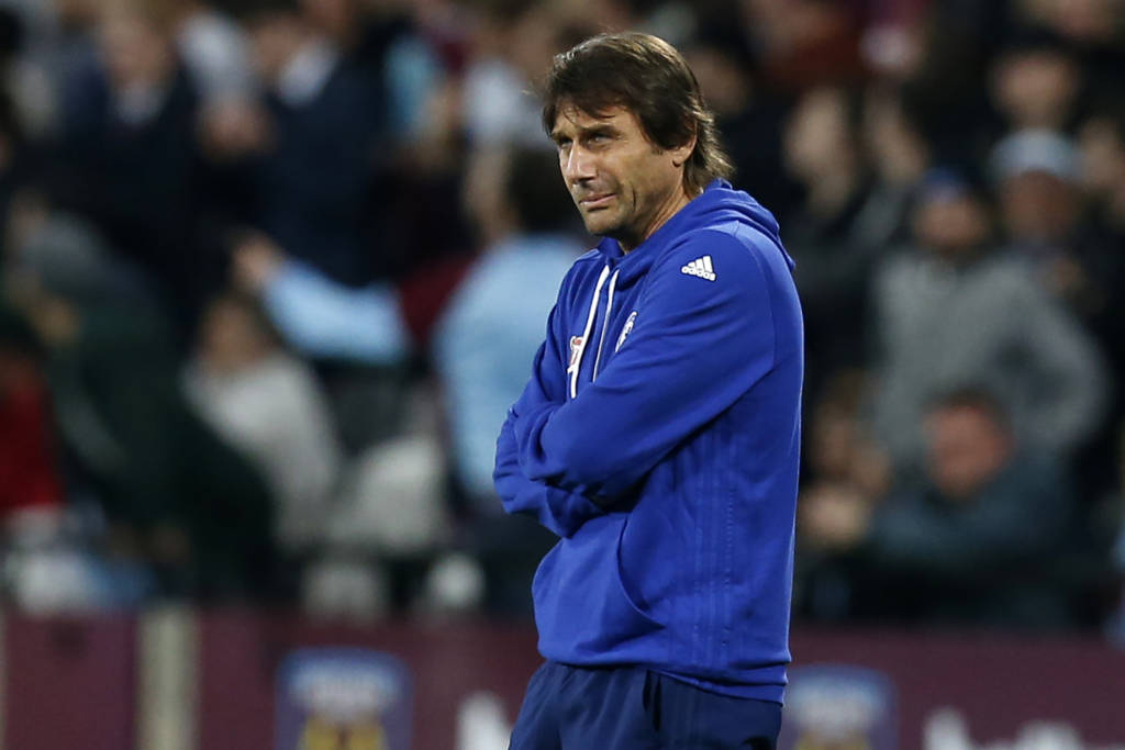 Antonio Conte não conseguiu levar o Chelsea às quartas da Copa da Liga (Foto: Ian Kington/AFP) 