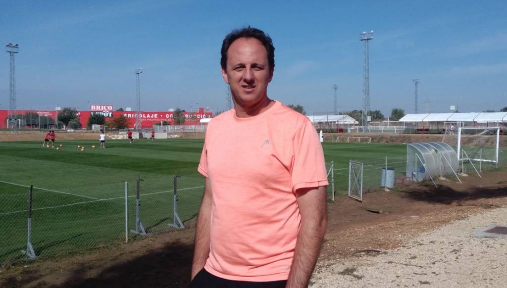 Rogério Ceni visitou o Centro de Treinamento do Sevilla durante o intervalo de seu curso (Foto: Divulgação/Sevilla FC)