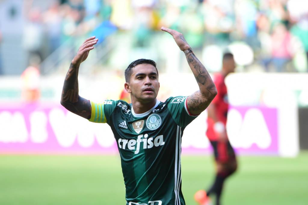 Dudu, jogador do Palmeiras, comemora seu gol durante partida contra o Sport, válida pela trigésima segunda rodada do Campeonato Brasileiro 2016.