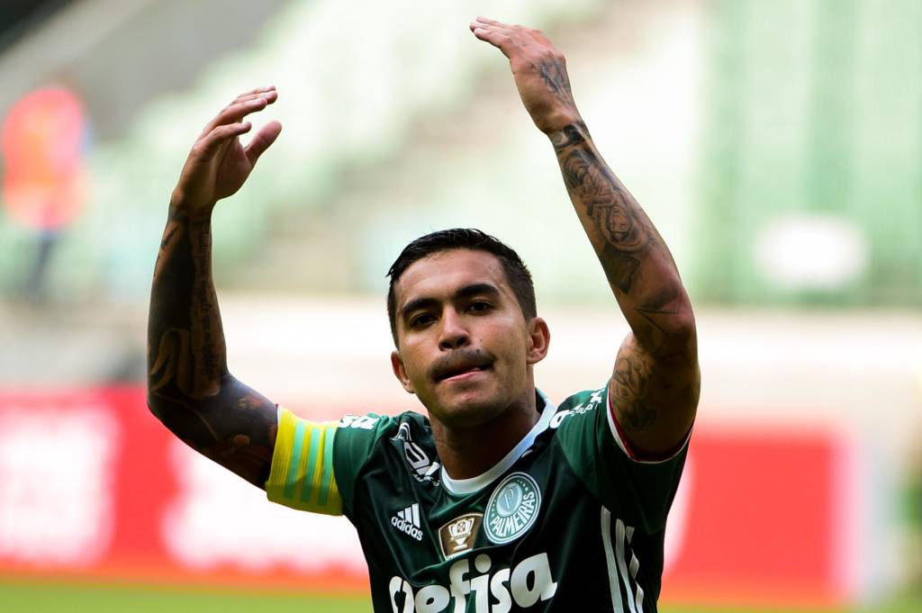 Dudu marcou três gols contra o Santos, sendo dois deles na final da Copa do Brasil de 2015 (Foto: Djalma Vassão/Gazeta Press)