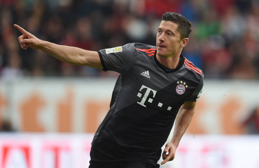 Lewandowski deixou sua marca duas vezes (Foto: Christof Stache/AFP)