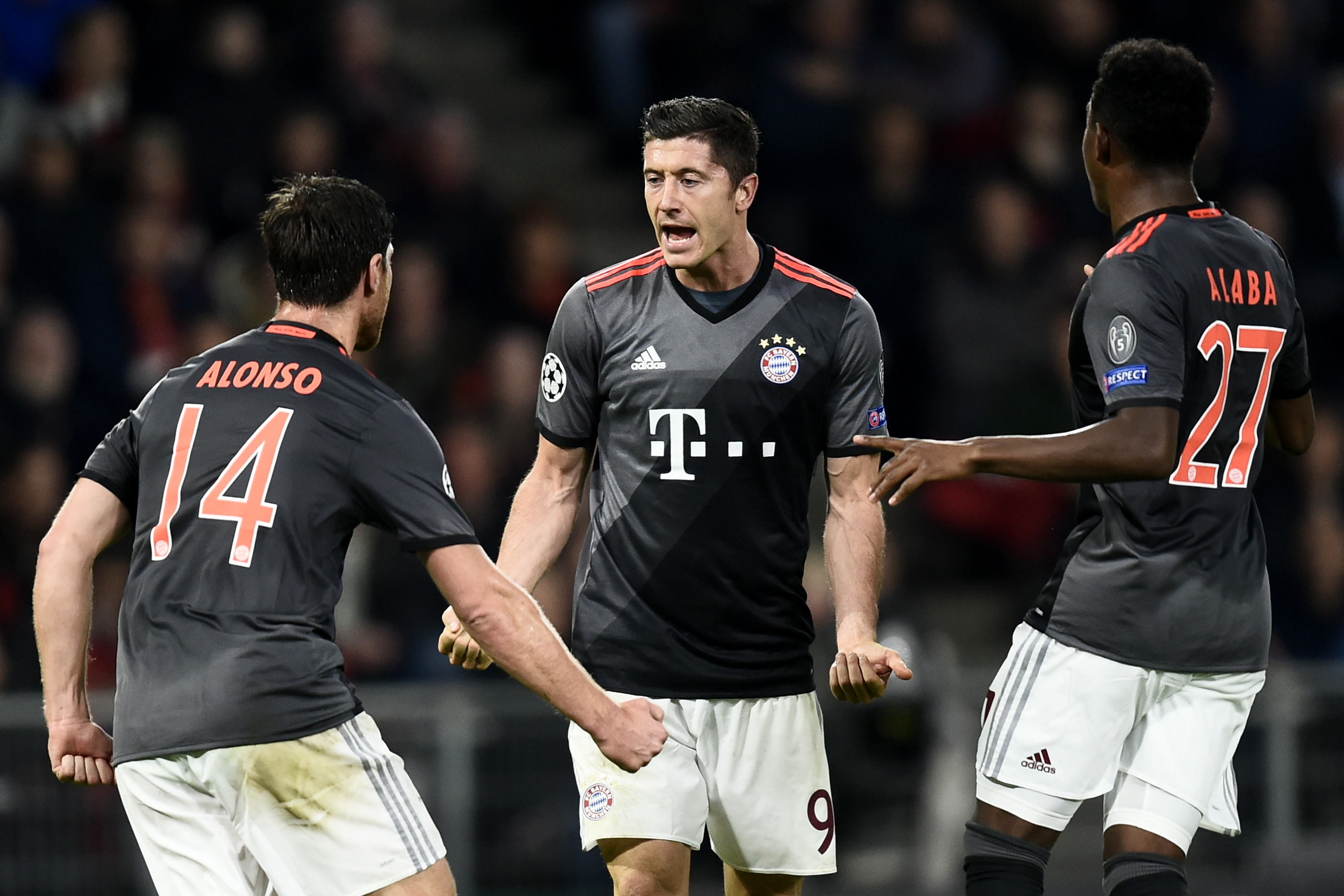 Lewandowski marcou os dois gols do Bayern de Munique (Foto: AFP/John Thys)