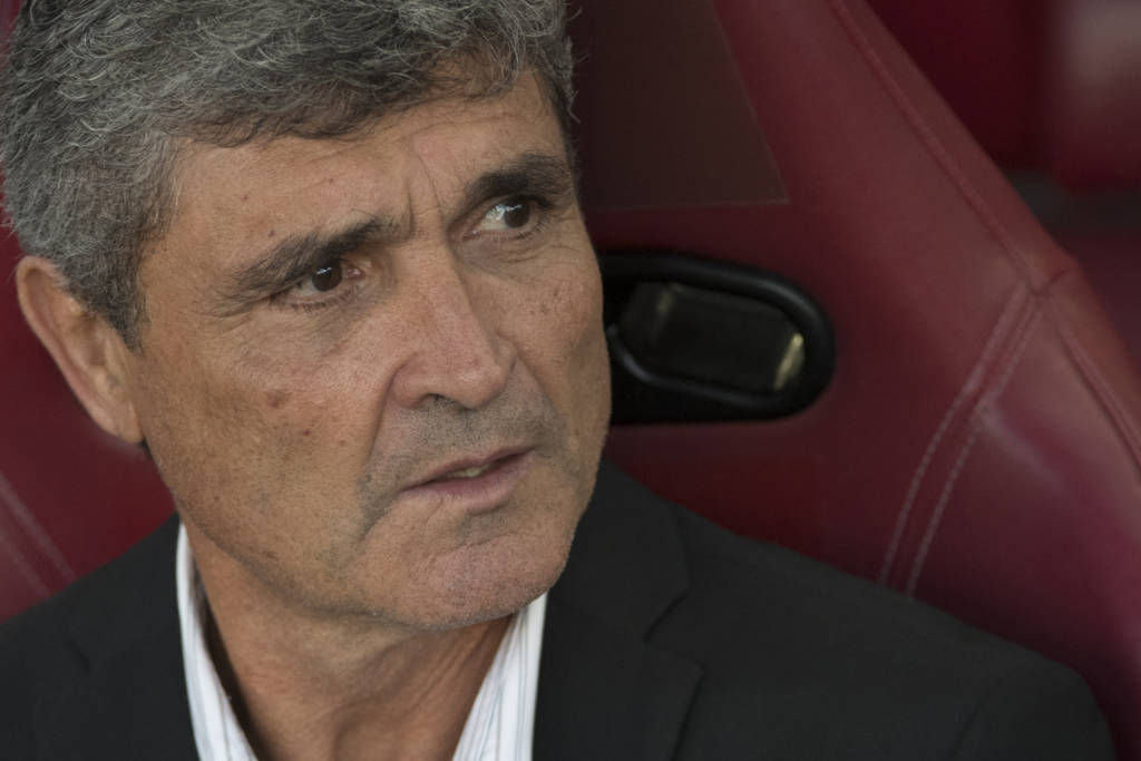 O técnico do Málaga, Juan de la Cruz Ramos Cano (Foto: CURTO DE LA TORRE/AFP)