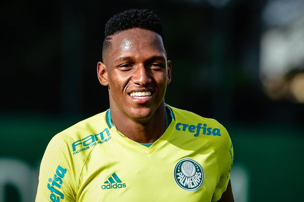 O colombiano Mina, jogador do Palmeiras, durante treino na Academia de Futebol da Barra Funda, na Zona Oeste de São Paulo.