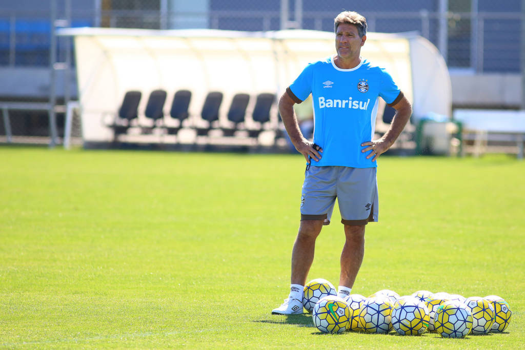 Renato Portaluppi teve diversas ausências no treinamento e mantém dúvidas na escalação (Foto: Lucas Uebel/Grêmio)