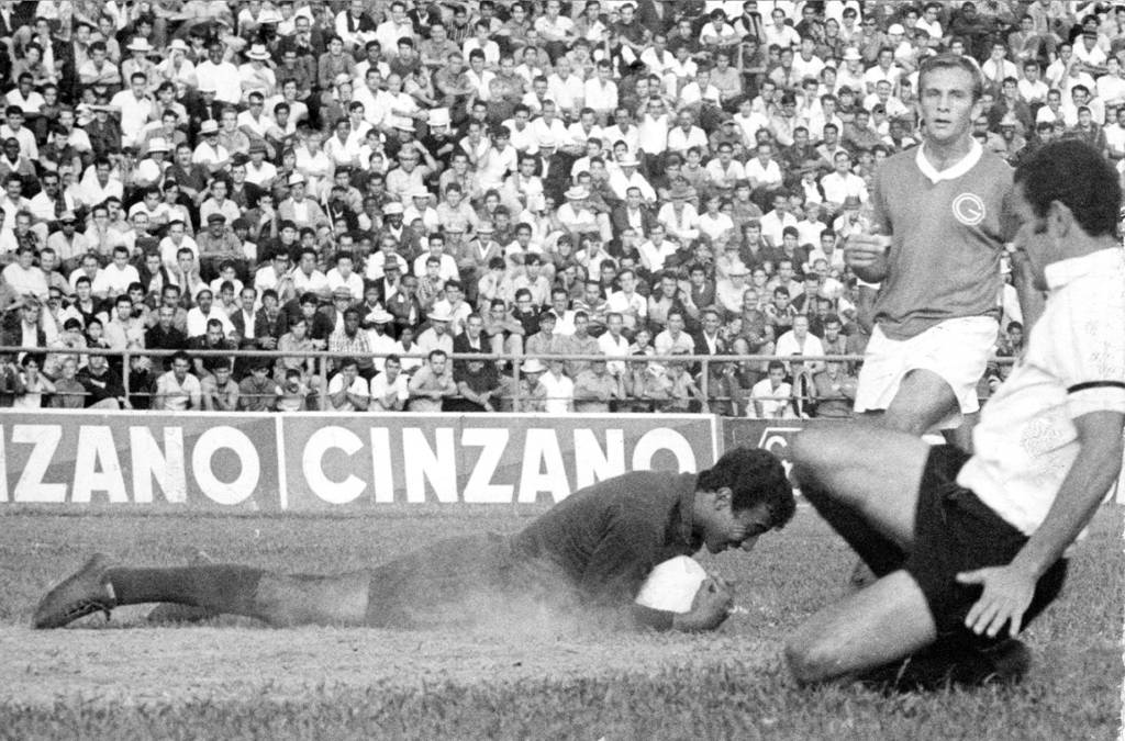 As defesas pelo Guarani quase levaram o "Gatão" para o rival São Paulo (foto: acervo/Gazeta Press)