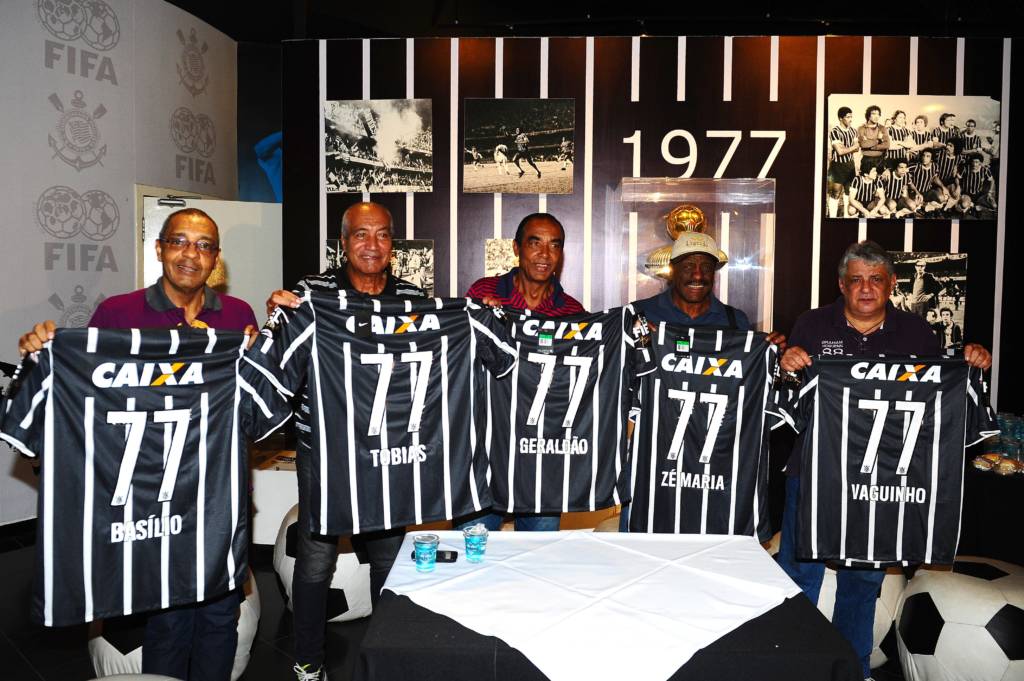 Amizade fortalecida à base de cerveja, baralho e título perdurou eternamente (foto: Sergio Barzaghi/Gazeta Press)