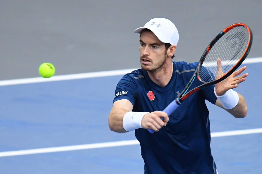 Britain's Andy Murray returns the ball to USA's John Isner during their final tennis match at the ATP World Tour Masters 1000 indoor tournament in Paris on November 6, 2016. / AFP PHOTO / FRANCK FIFE