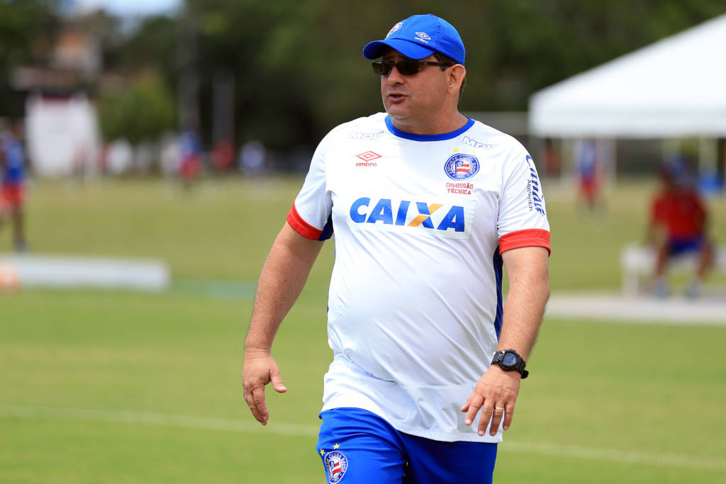 Guto Ferreira terá desfalques de Moisés e Régis (Foto: Felipe Oliveira/EC Bahia)