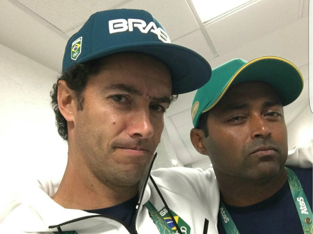 André Sá, de 39 anos, e Leander Paes, de 43, farão uma dupla experiente (Foto: Reprodução/Twitter)
