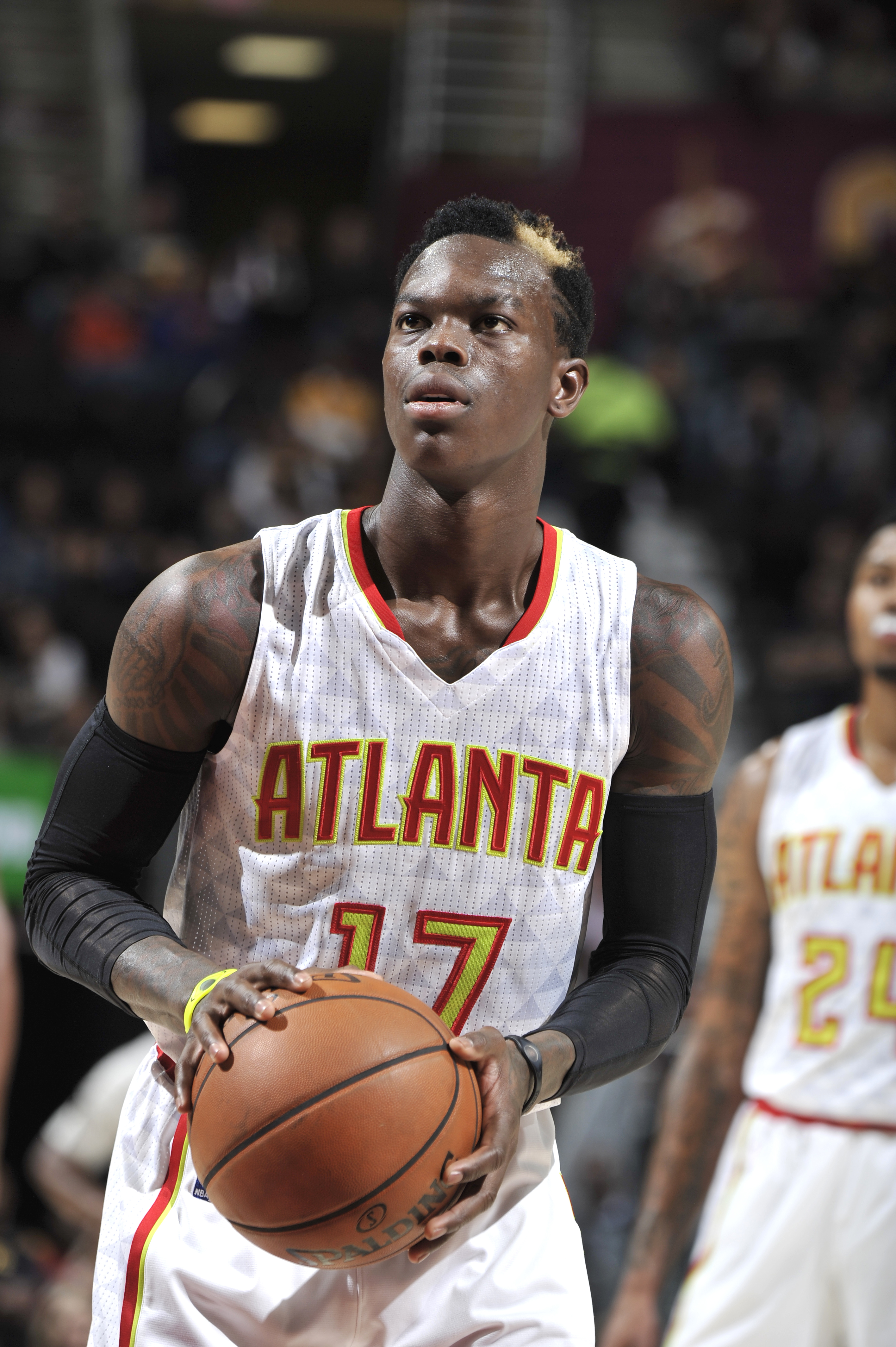 Dennis Schroder foi o maior pontuador do Atlanta Hakws nesta terça-feira (Foto: David Liam Kyle/NBAE via Getty Images/AFP)