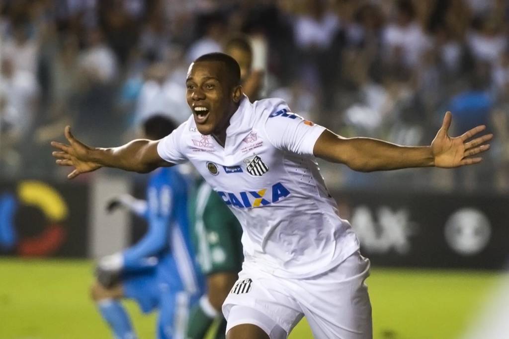 Caixa vem estampando sua marca na camisa do Peixe desde outubro (Foto: Ivan Storti/ Santos FC)