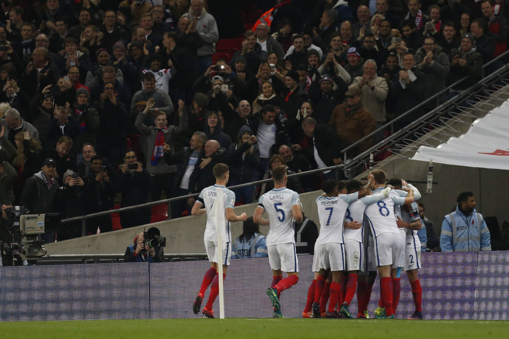 Vitória mantém Inglaterra isolada na liderança do Grupo F (Foto: Ian Kington/AFP)