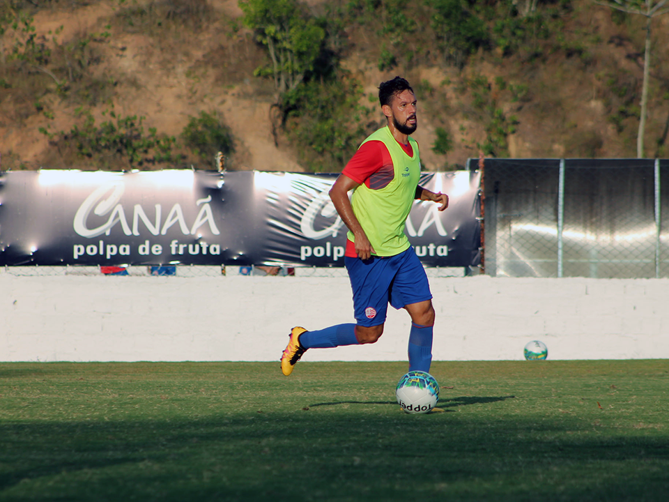 Marco Antônio é dúvida, mas tendência é que esteja em campo para ajudar o Náutico neste jogo decisivo (Foto: Divulgação/Náutico)