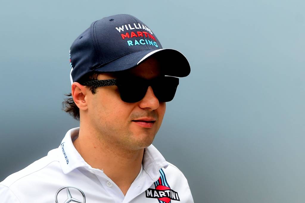 Felipe Massa confirmou que deverá ter novas surpresas no domingo, dia da corrida (Foto:Sergio Barzaghi/Gazeta Press)