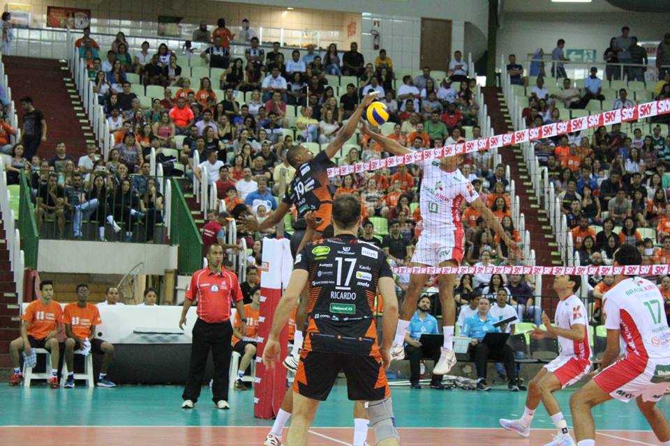 Campinas virou sobre o Maringá, e segue 100% na Superliga (Foto: Divulgação/Campinas)