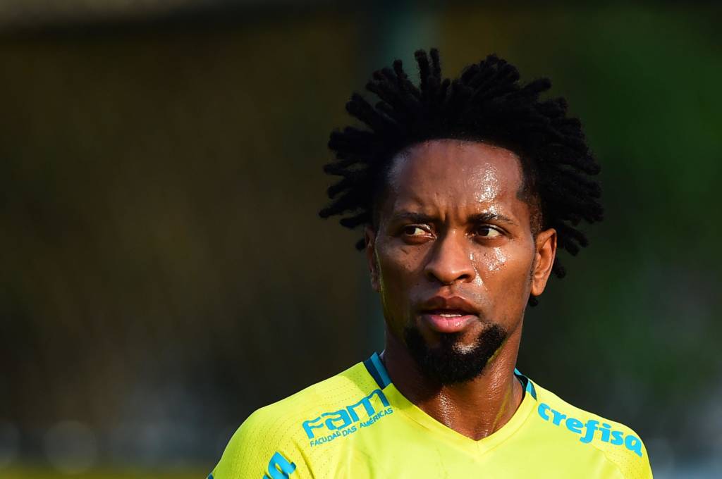Zé Roberto, jogador do Palmeiras, durante treino na Academia de Futebol, na Zona Oeste da capital paulista.