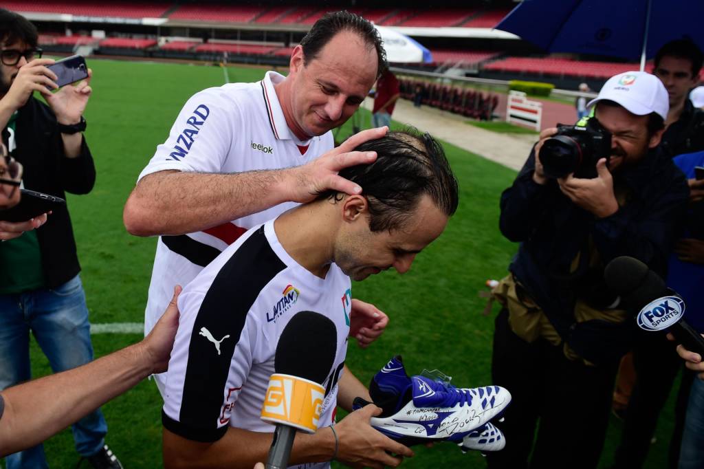Rogério Ceni e Felipe Massa jogaram bola juntos em jogo beneficente no Morumbi (Foto: Fernando Dantas/Gazeta Press)