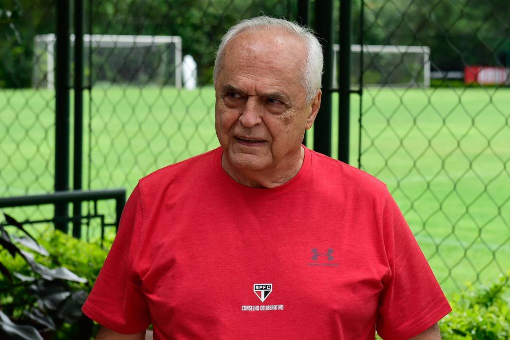 Carlos Augusto de Barros e Silva, o Leco, presidente do São Paulo FC, acompanha o treino do Tricolor no CCT da Barra Funda, na Zona Oeste da capital paulista.