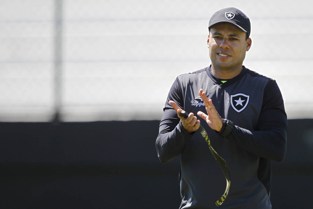 Ventura deve permanecer em 2017 (Foto: Vitor Silva/SSPress/Botafogo)