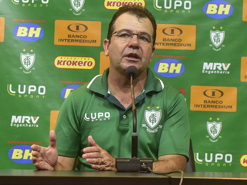 Enderson quer lançar jovens com calma (Foto: Divulgação/América-MG)