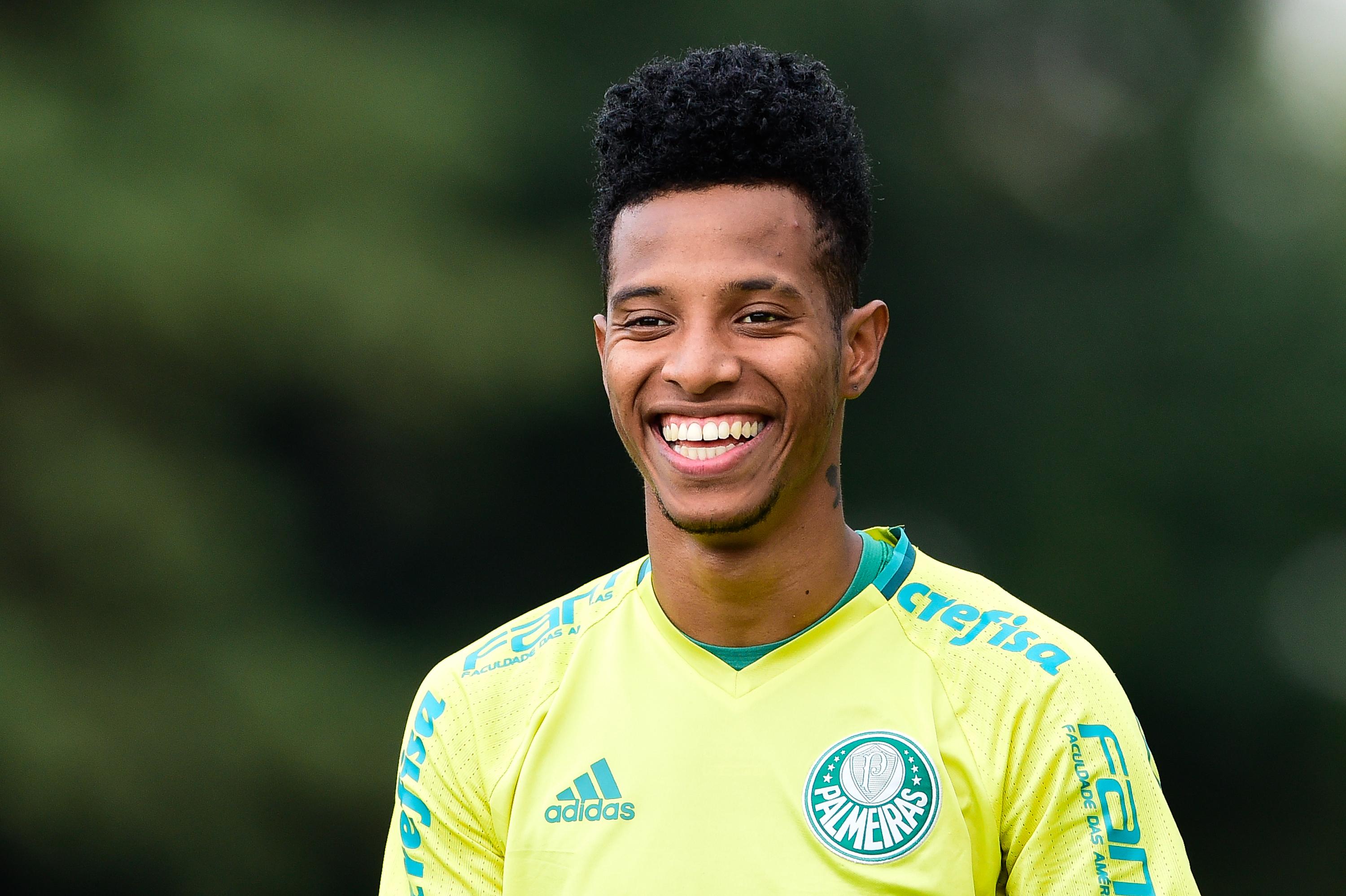 Veja fotos do meiocampista Tchê Tchê no Campeonato Brasileiro Gazeta