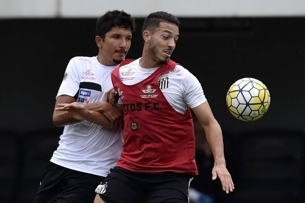 Jean Mota (colete) não encara o Fla; Já Yuri volta de suspensão e pode até ser titular (Foto: Divulgação/ Santos FC)