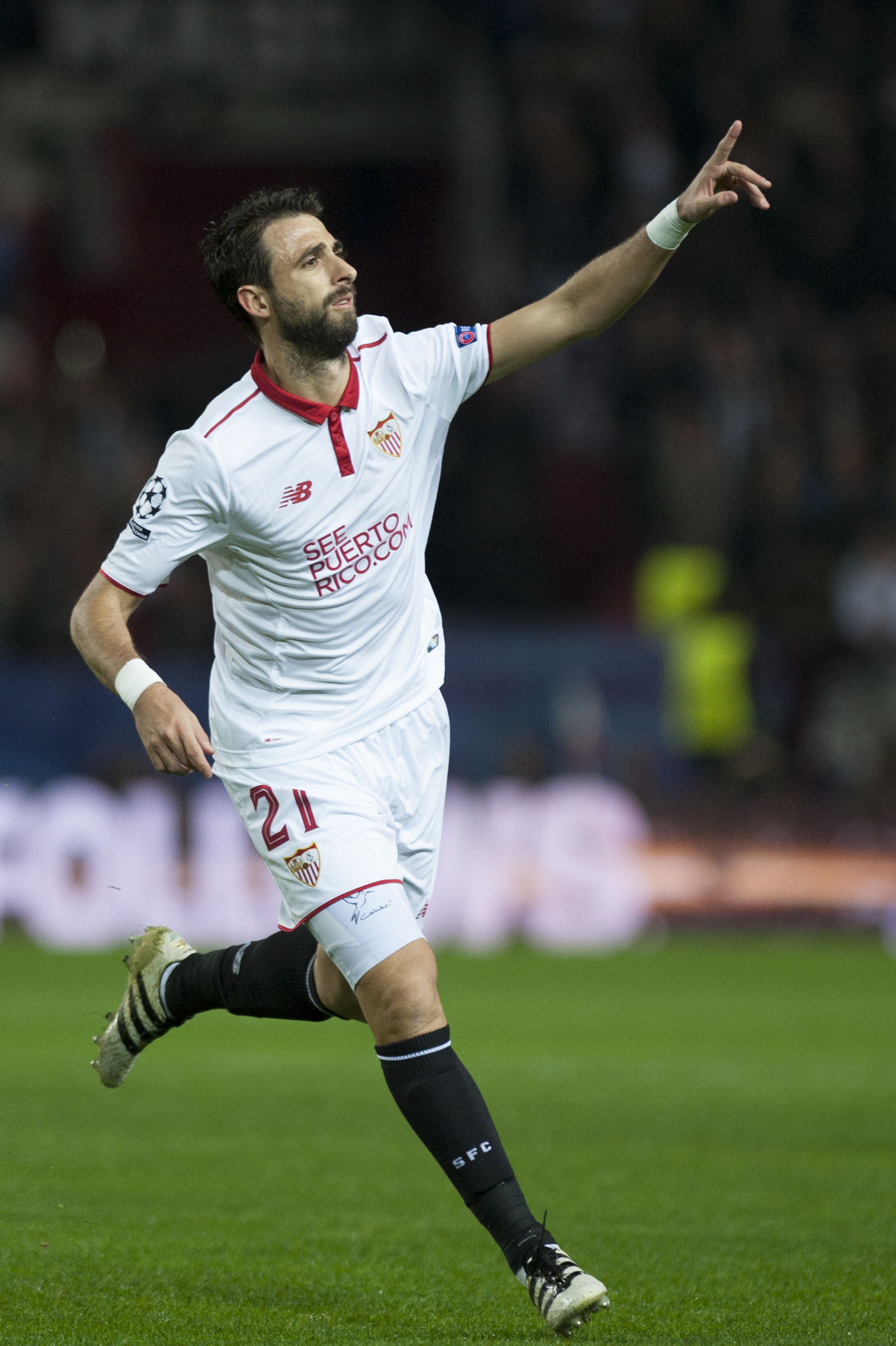 Pareja abriu o placar para o Sevilla aos 9 minutos (Foto: Jorge Guerrero/AFP)