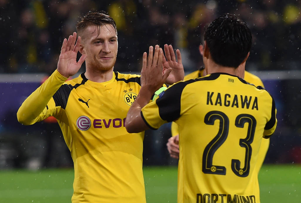 Reus e Kagawa foram os grandes nomes da vitória do Borussia com três e dois gols marcados, respectivamente (Foto: Patrik Stollarz/AFP)