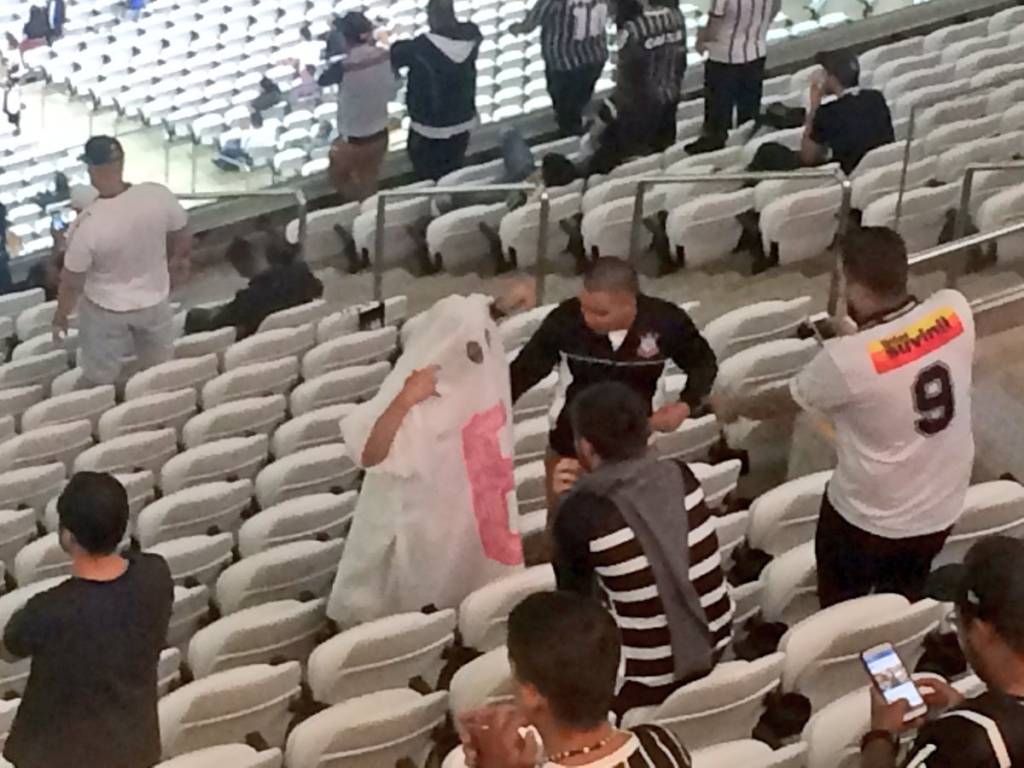 O "Fantasma da Série B" marcou presença em Itaquera (Foto: Tomás Rosolino/Gazeta Press)