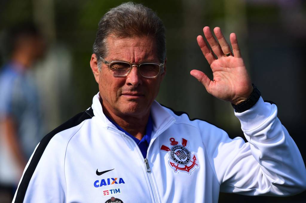 Oswaldo de Oliveira barrou Guilherme e Giovanni Augusto do time titular no treino desta quinta (Foto: Sergio Barzaghi/Gazeta Press)