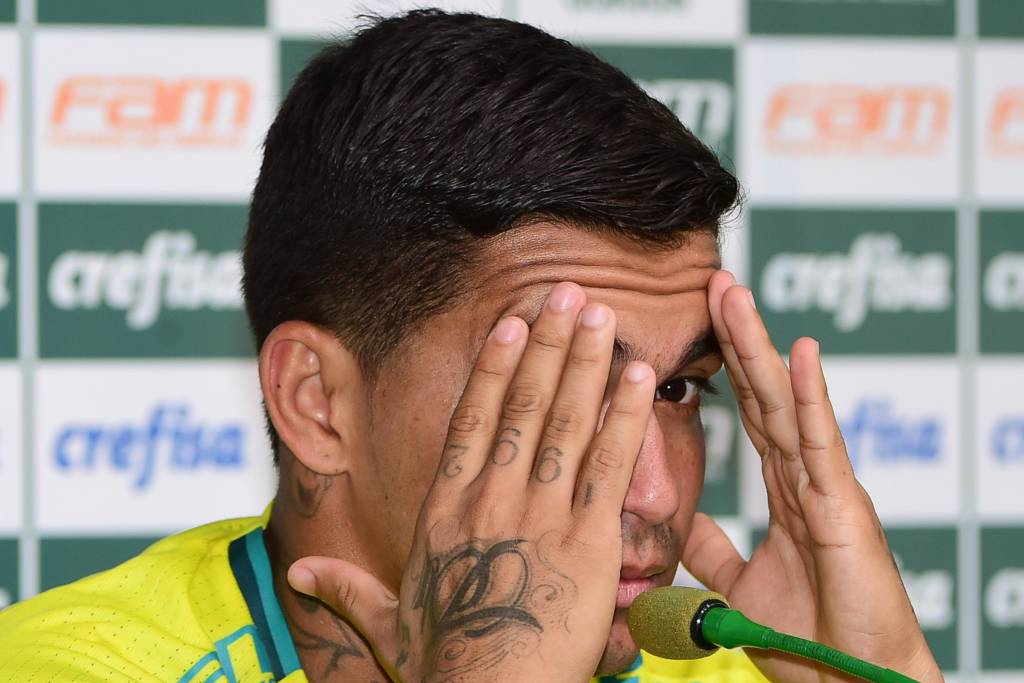 Dudu, jogador do Palmeiras, durante entrevista coletiva após o treino na Academia de Futebol da Barra Funda, na Zona Oeste de São Paulo.