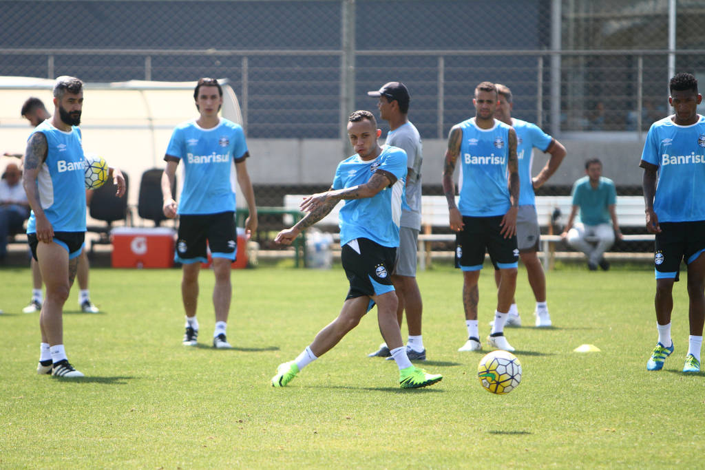Renato comandou treino visando o Atlético-MG (Foto: Lucas Uebel/Grêmio FBPA)