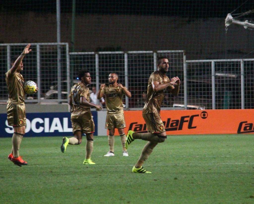 Aos 34 do segundo tempo, Ronaldo Alves apareceu livre para fazer o segundo gol do Sport contra o América-MG (Foto: Williams Aguiar/ Sport)