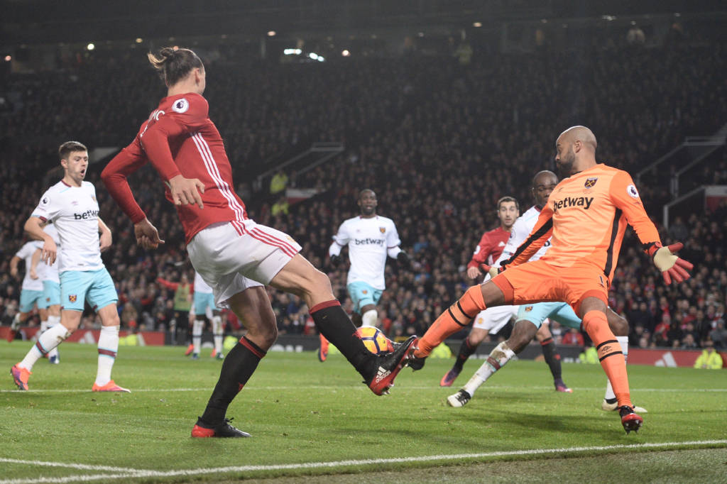 United parou no goleiro Randolph (Foto: Oli Scarff/AFP) 