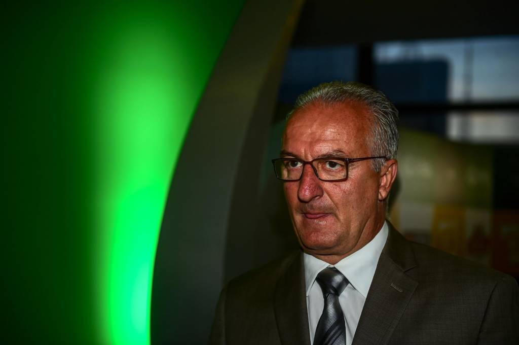 Dorival Júnior disse que usou Schweinsteiger como exemplo de contratação para 2017 (Foto:Sergio Barzaghi/Gazeta Press)