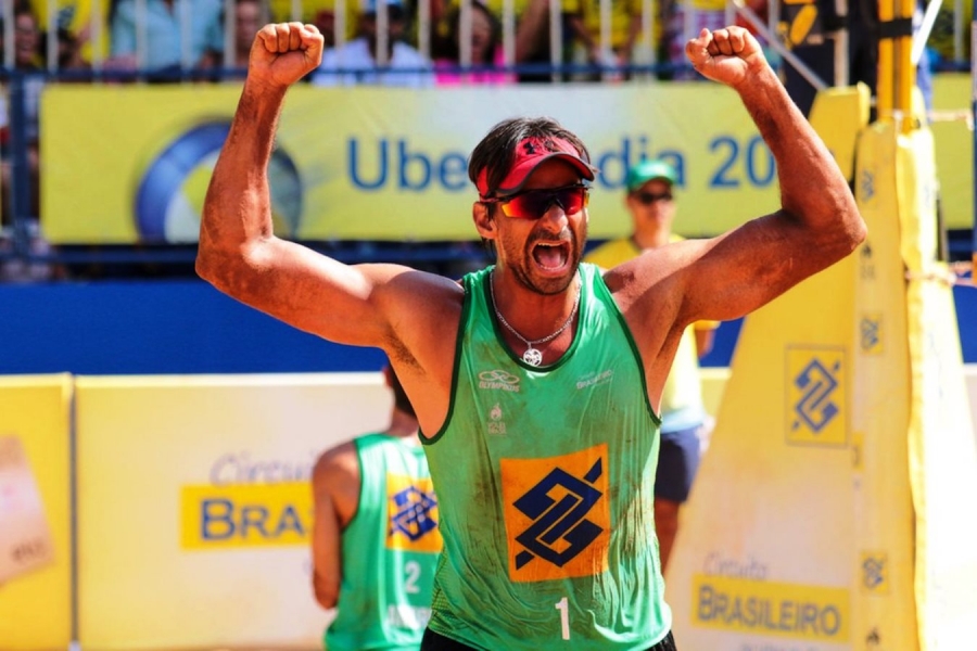 Ricardo, que joga ao lado de André Stein, pode enfrentar o filho Pedro Henrique na etapa de São José do Circuito Brasileiro (Foto: Divulgação/CBV)