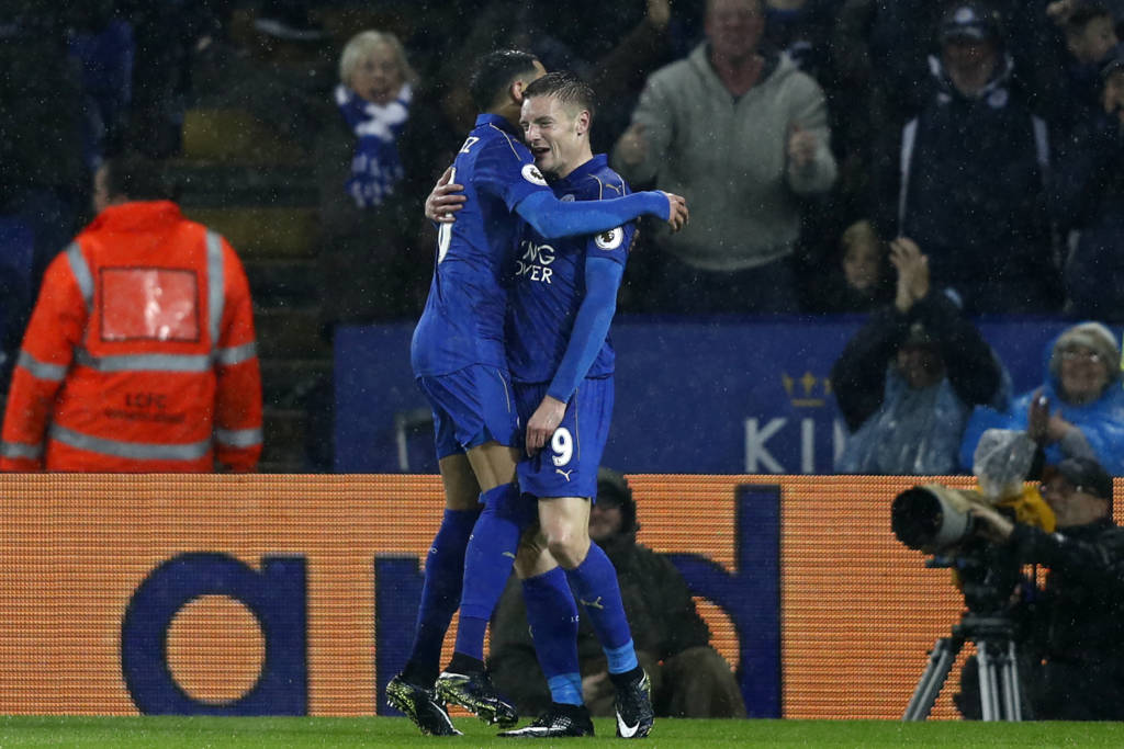 O atacante Jamie Vardy marcou duas vezes na vitória do Leicester sobre o Manchester City (Foto: Adrian Dennis/ AFP)