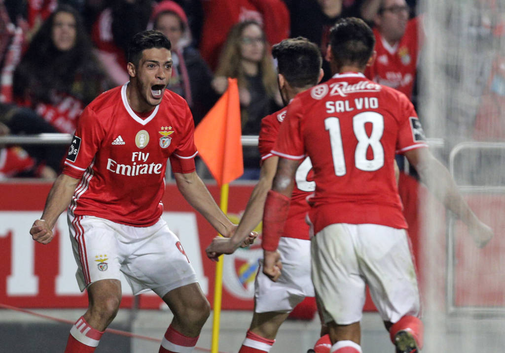 Benfica fez 2 a 1 no Sporting e aumentou vantagem na liderança (Foto: José Manuel RIbeiro/AFP)