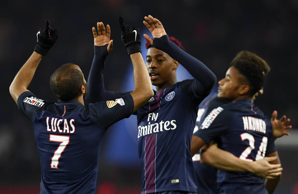 O brasileiro Lucas conduziu o PSG às quartas de final no mata-mata francês (foto: Franck Fife/AFP)